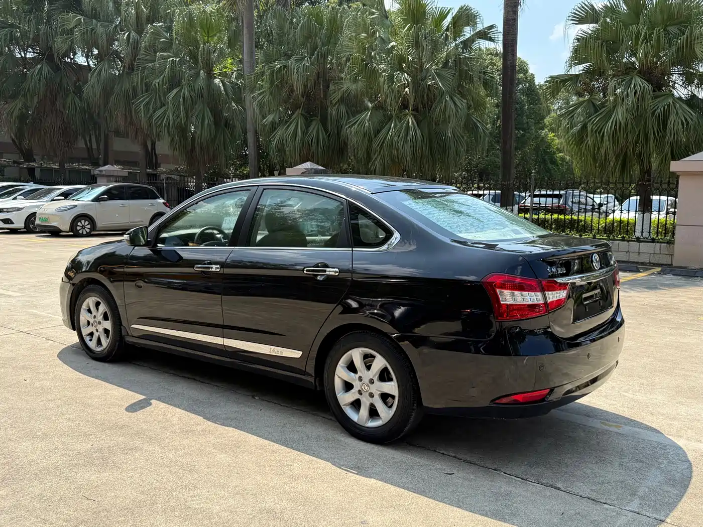 Dongfeng Aeolus Dongfeng Fengshen A60 2014 2014 1.6L Automatic Luxury