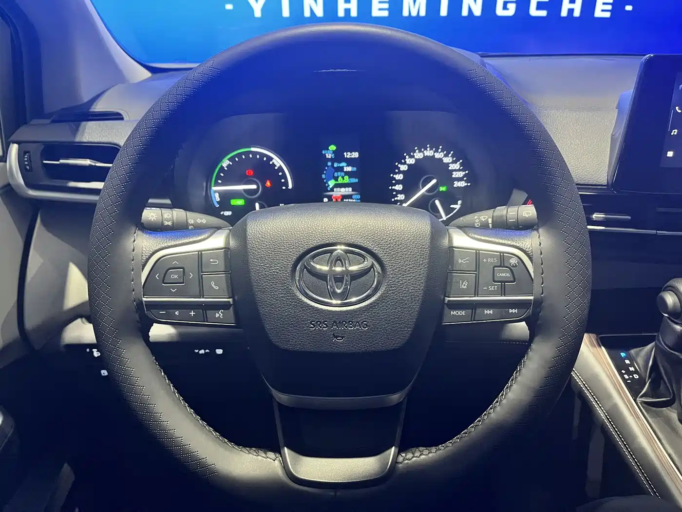 Toyota Granvia 2024 2.5L Hybrid Comfort фото 12