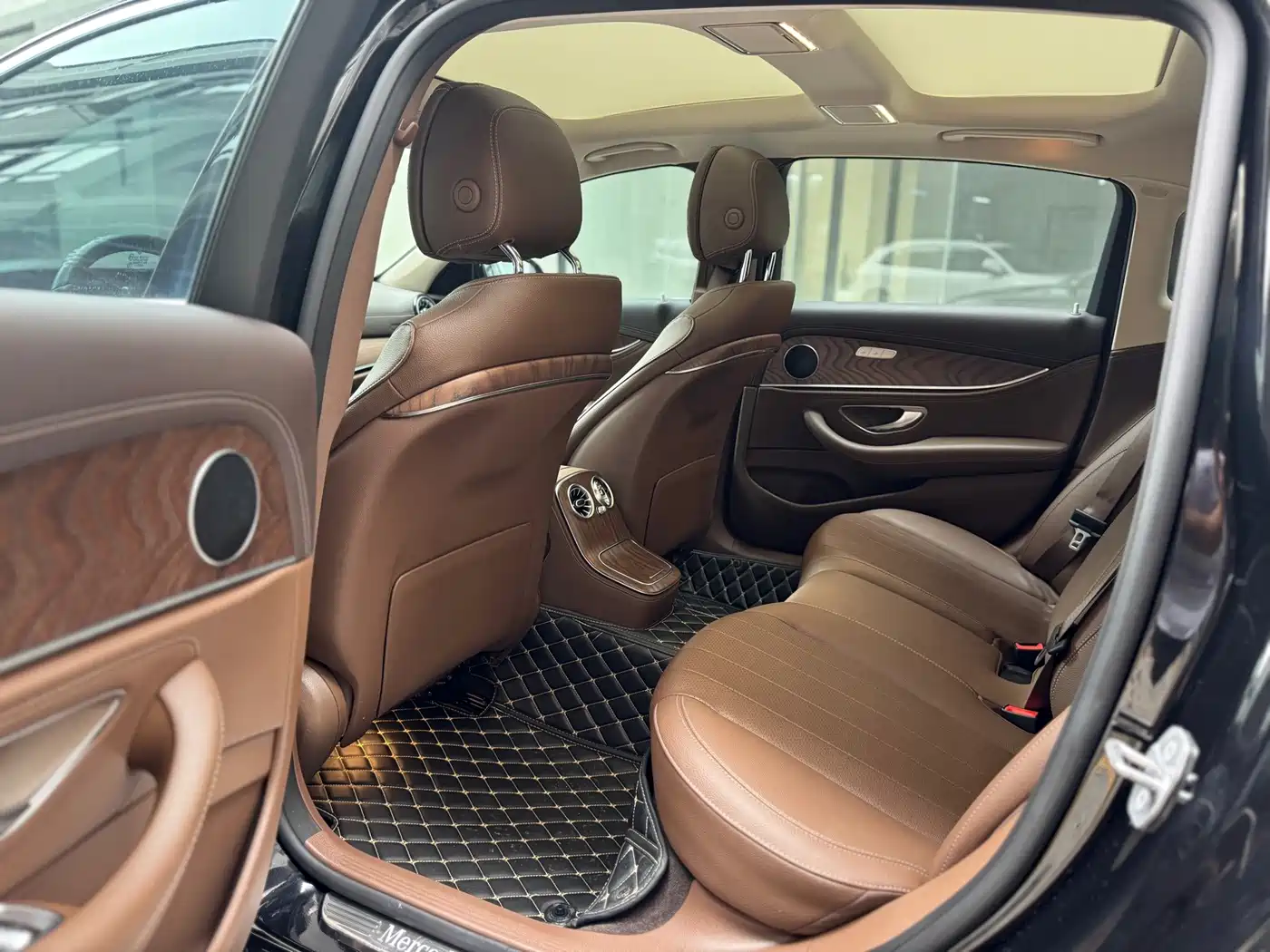 Photo 7 - Mercedes-Benz E-Class New Energy