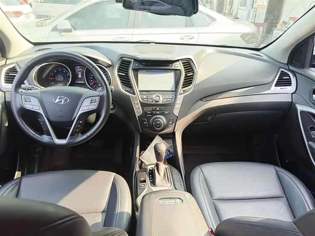 Hyundai Santa Fe 2015 2.0T Automatic 4WD Smart 7-seater фото 10
