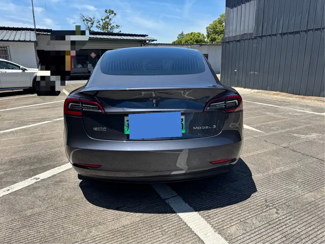 TESLA MODEL 3