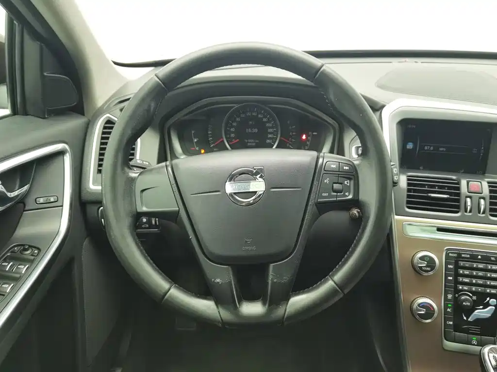 Photo 11 - Volvo XC60