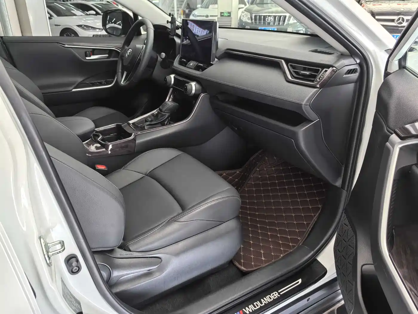 Toyota Wildlander 2022 2.0L CVT AWD Luxury Edition фото 11