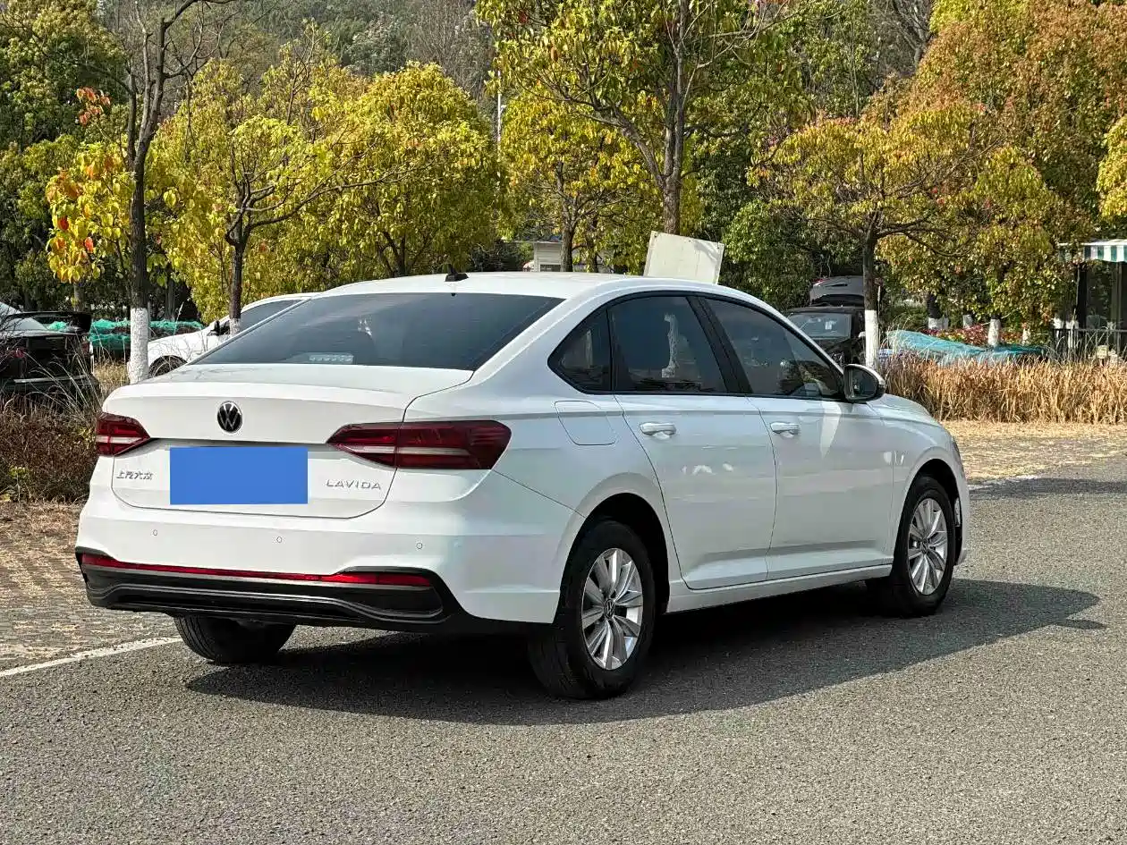 Volkswagen Lavida 2023 1.5L Auto Delight Edition фото 6