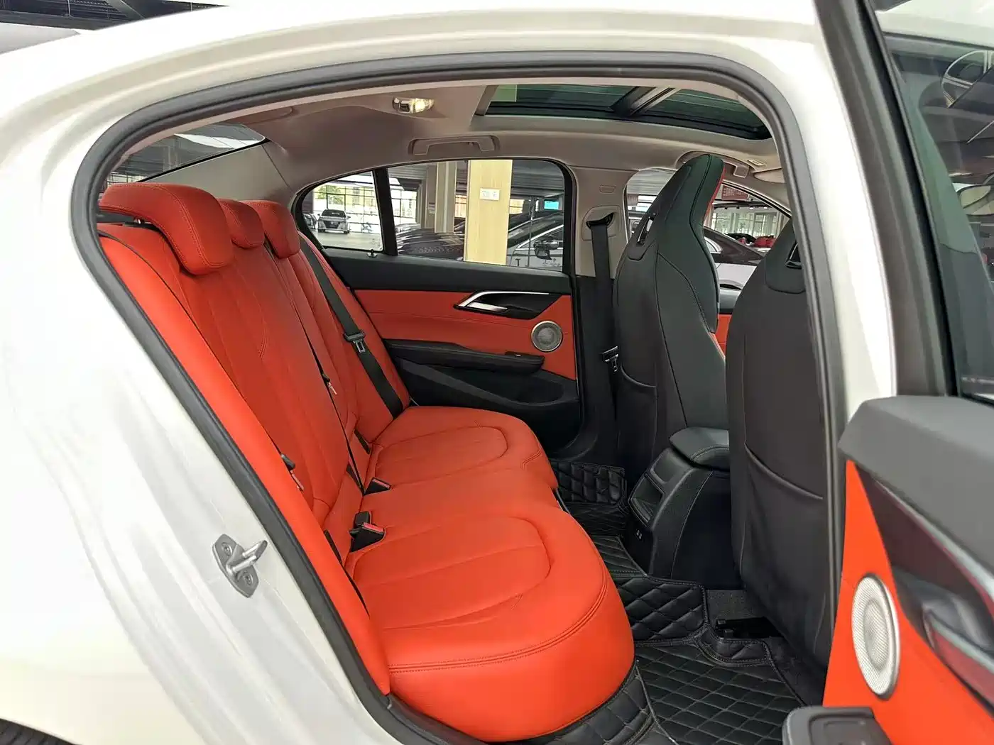 BMW 1 Series 2022 125i M Sport Shadow Edition фото 7