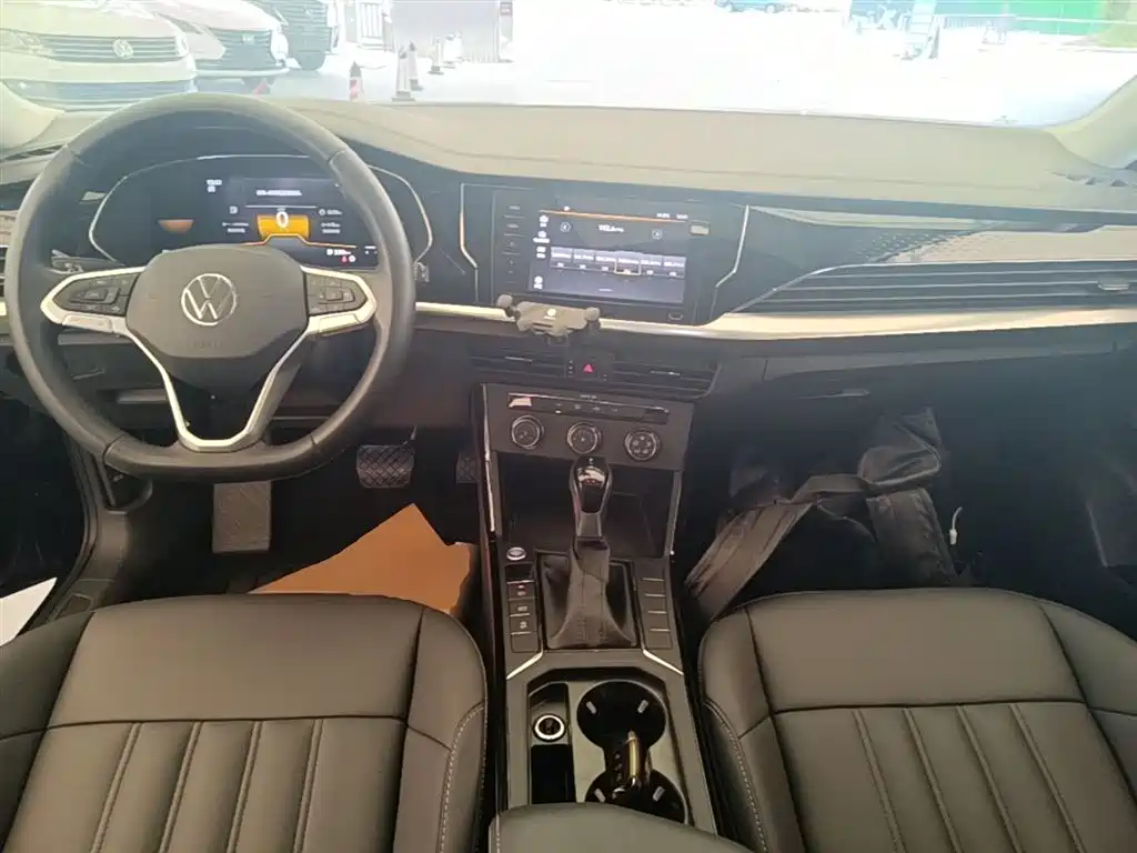 Volkswagen Passat 2022 280TSI Business Edition фото 10