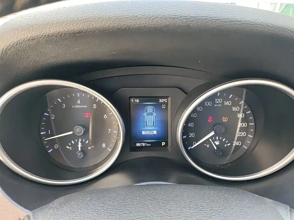 Haval H6 Coupe 2016 Blue Label 1.5T Automatic 2WD Urban фото 12