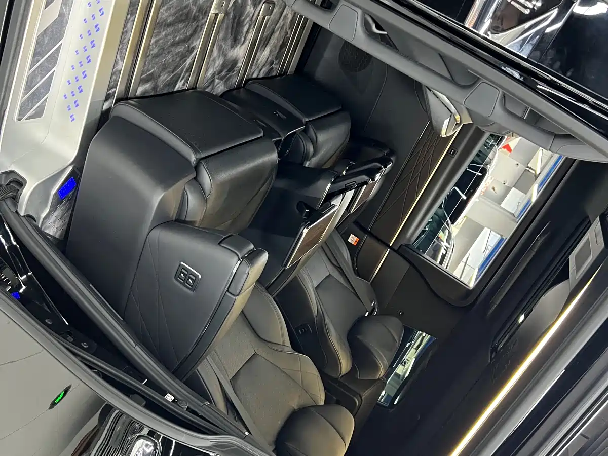 Toyota Vellfire 2024 Crown Hybrid 2.5L Executive Premium Edition фото 11