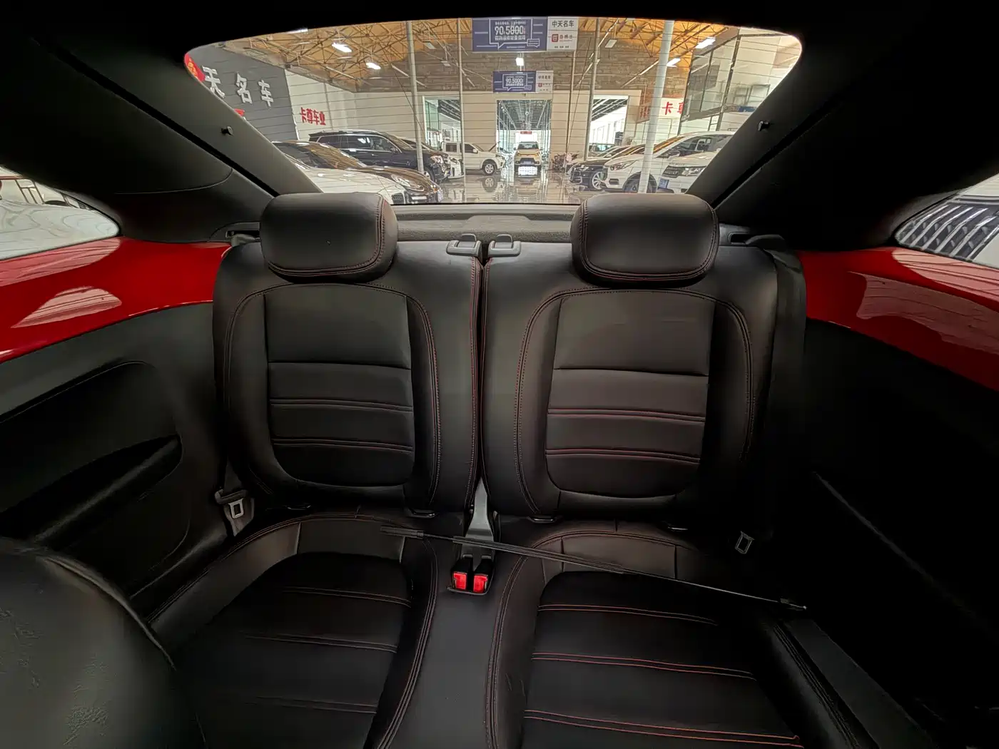 Volkswagen Beetle 2018 180TSI Trend Joy Edition фото 18