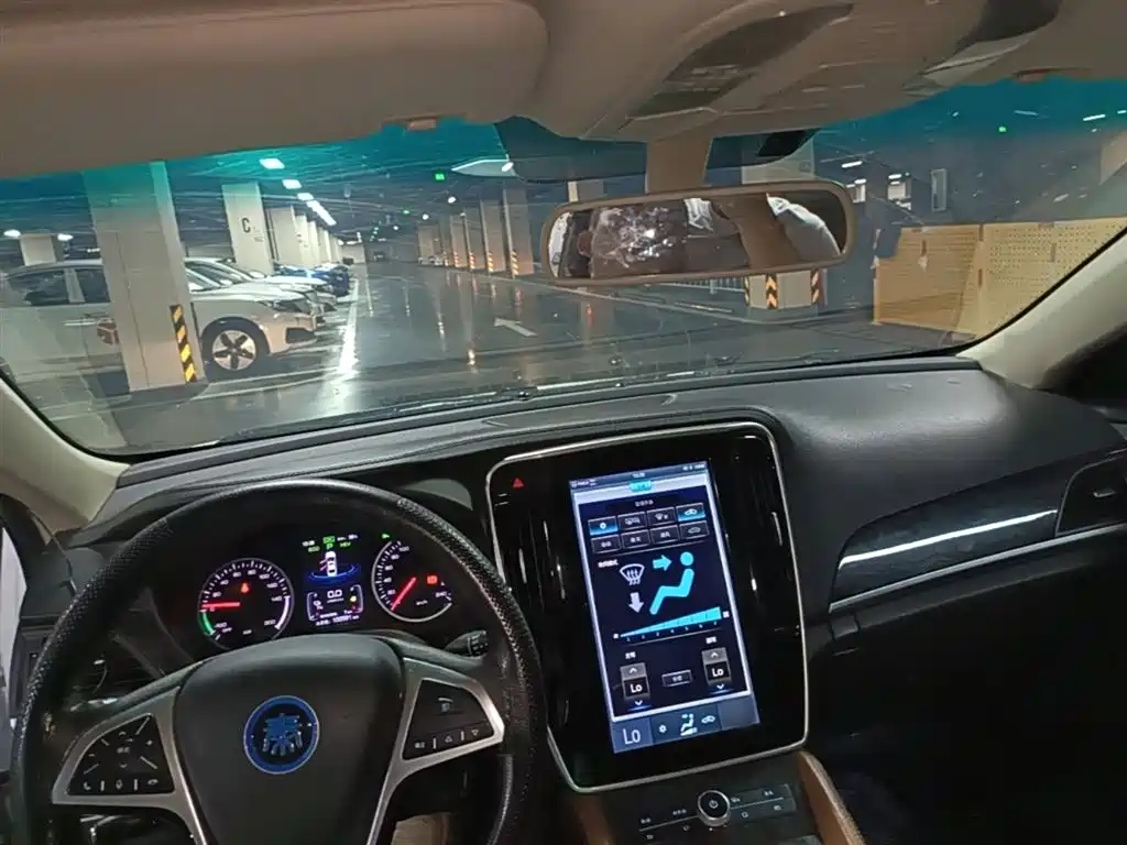 BYD Qin New Energy 2018 1.5T Smart Premium фото 10