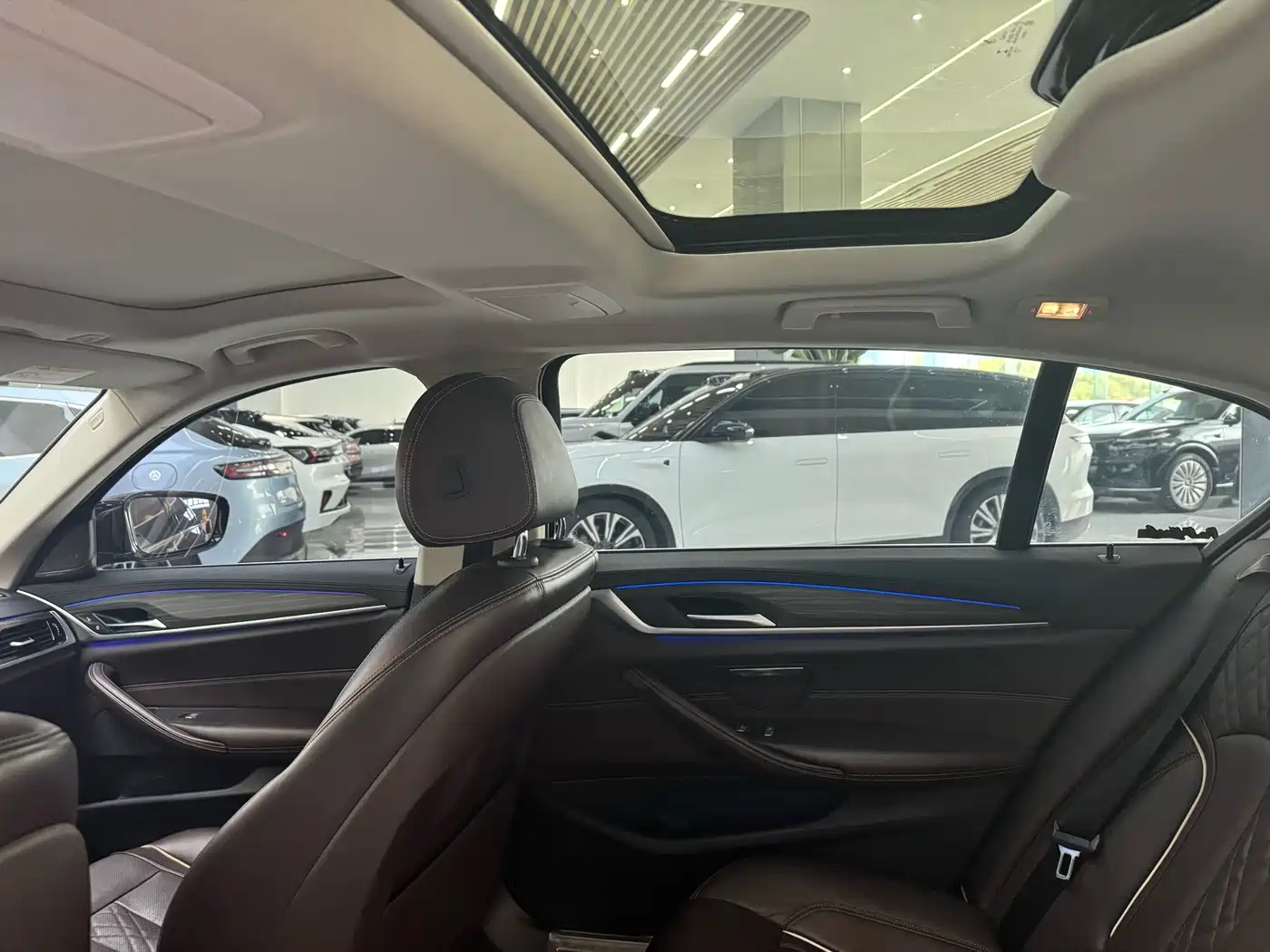 BMW 5 Series New Energy 2019 530Le Luxury Package фото 9