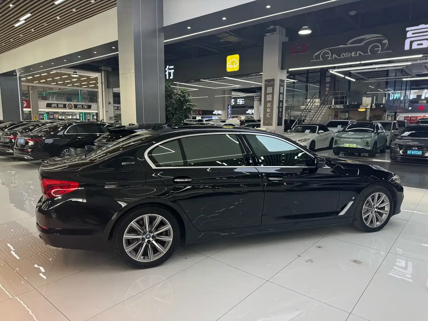BMW 5 Series New Energy 2019 530Le Luxury Package фото 23
