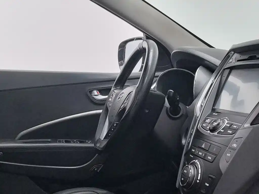 Photo 22 - Hyundai Santa Fe