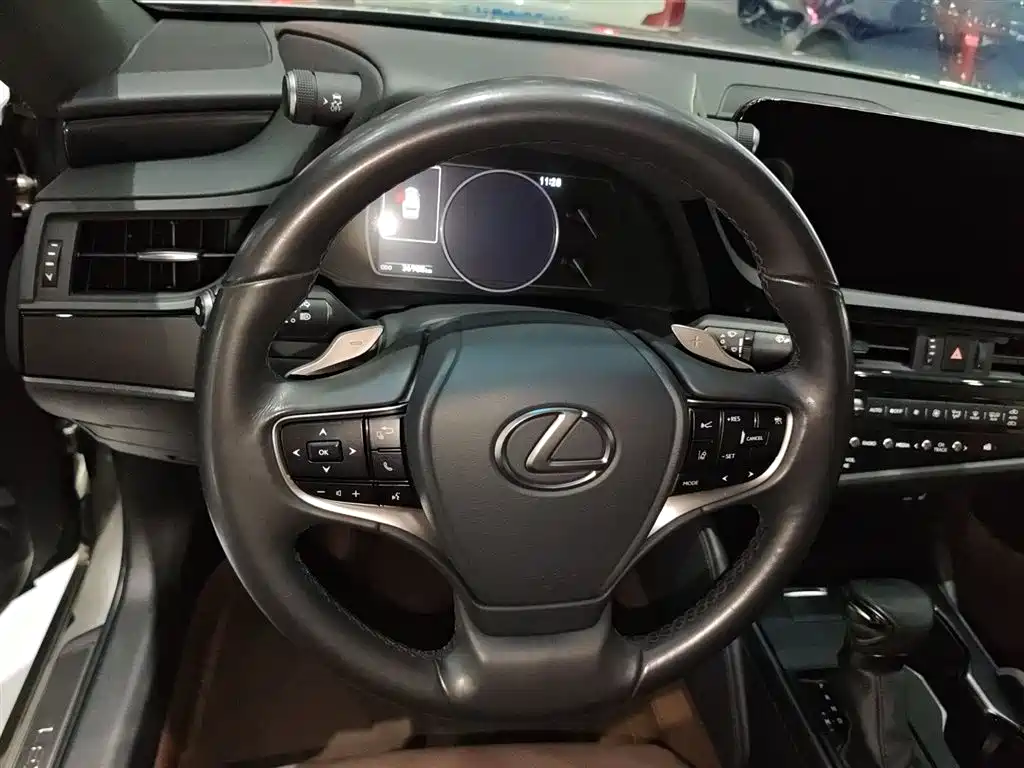 Lexus ES 2022 200 Excellence Edition фото 3