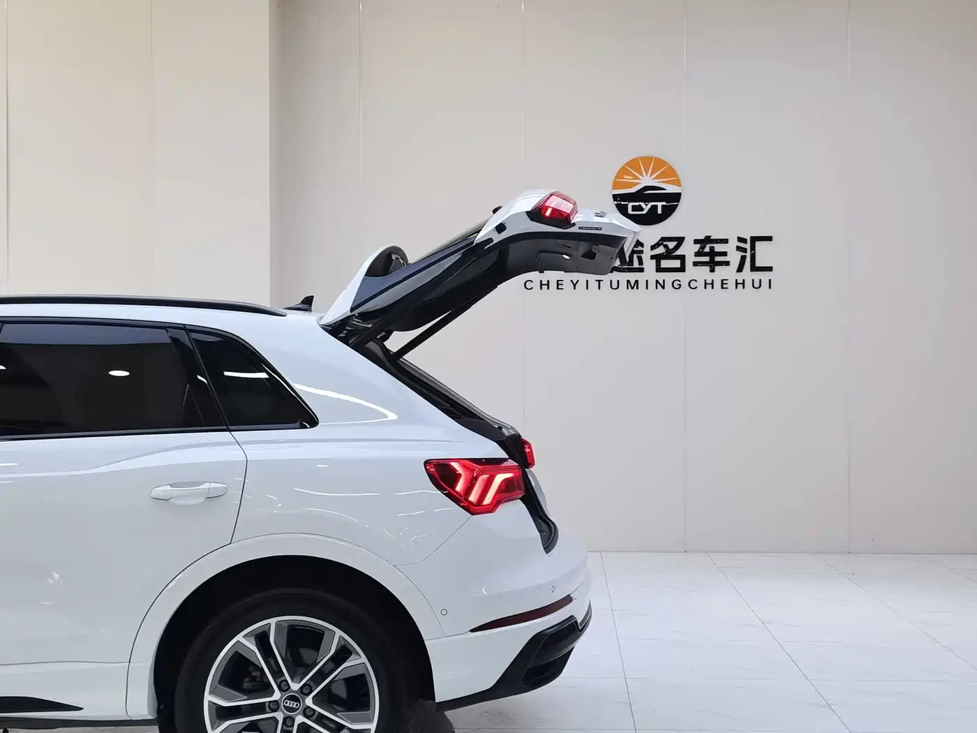 Фото 20 - Audi Q3