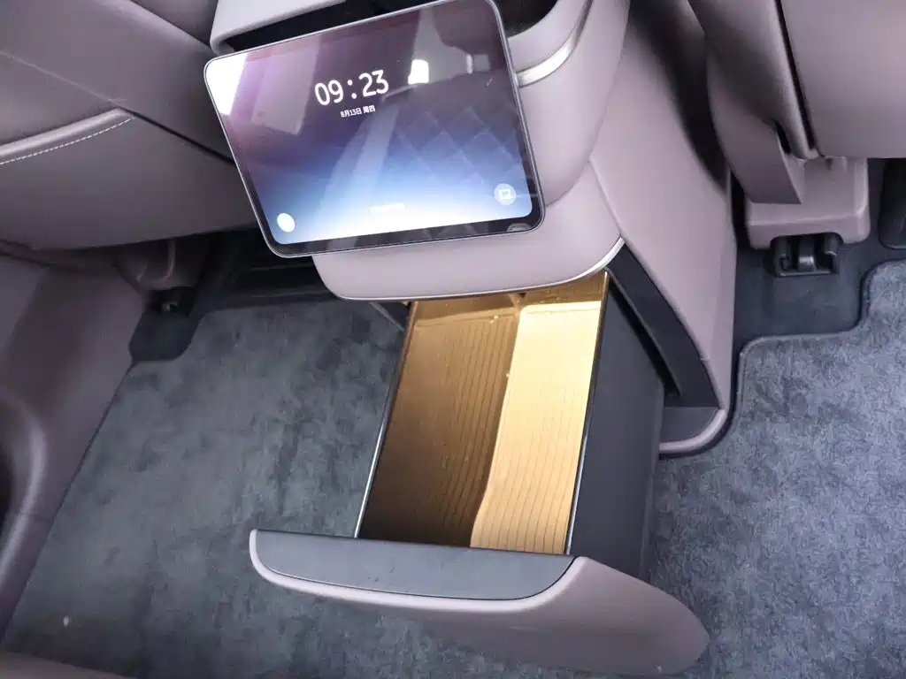 NIO ES8 2026 2025 Model 6-Seat Executive Luxury Edition