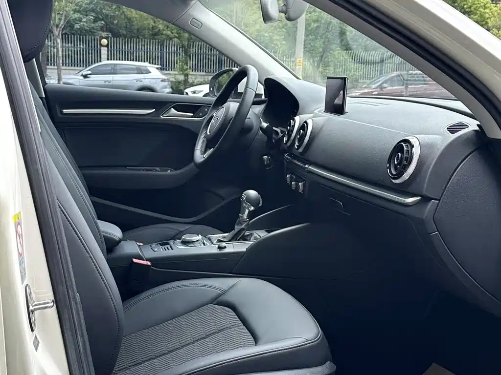 Audi A3 (Import) 2014 2014 Limousine 40 TFSI S line Comfort