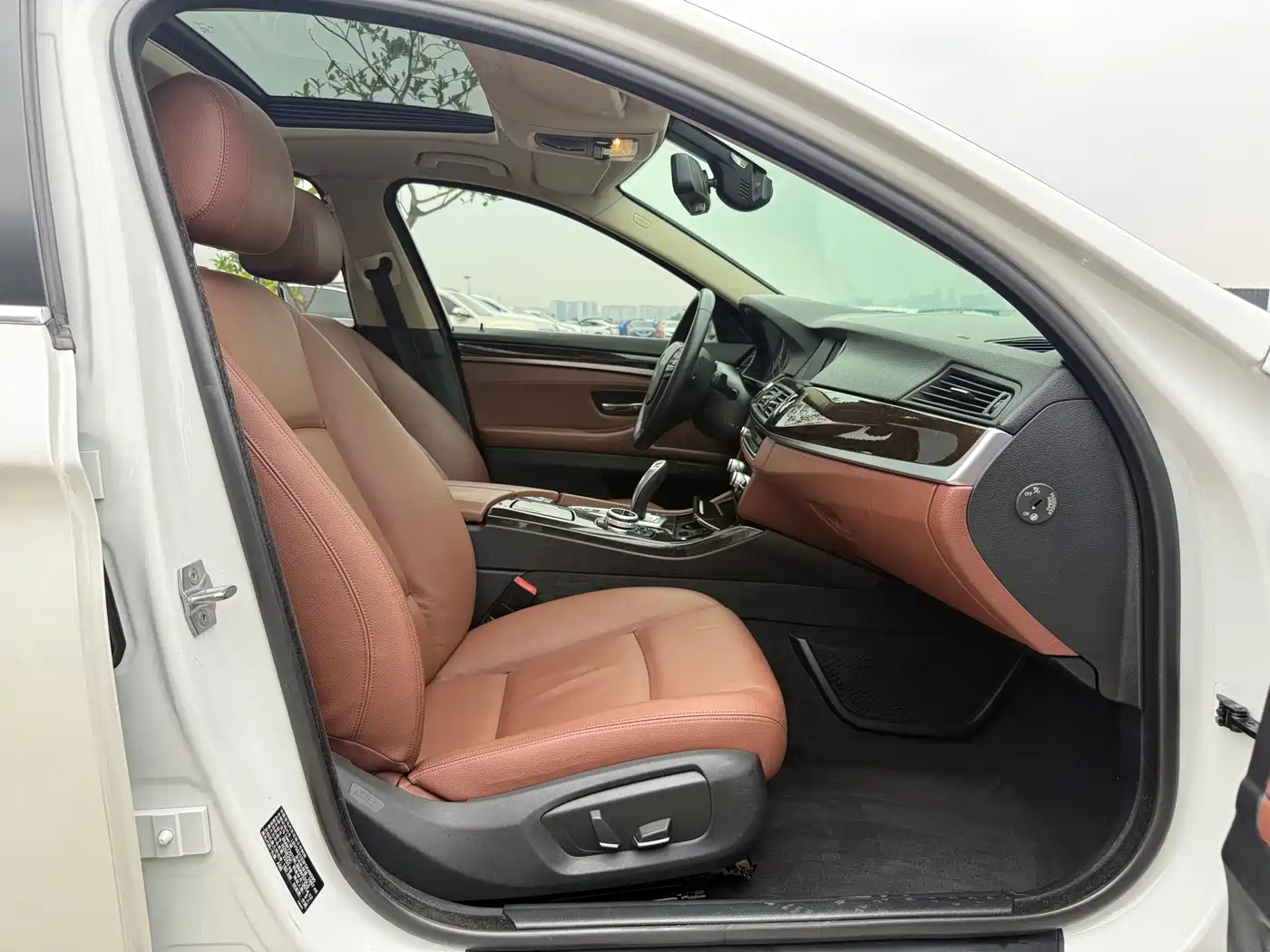BMW 5 Series 2014 525Li Leading фото 9