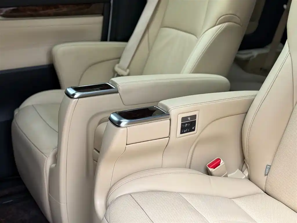 Toyota Alphard 2019 Hybrid 2.5L Luxury фото 16