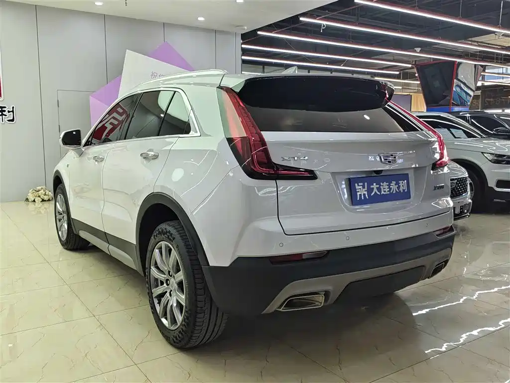 CADILLAC XT4