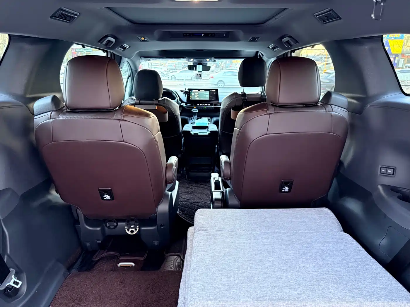 Toyota Granvia 2024 2.5L Hybrid Premium PLUS 4WD Edition фото 18