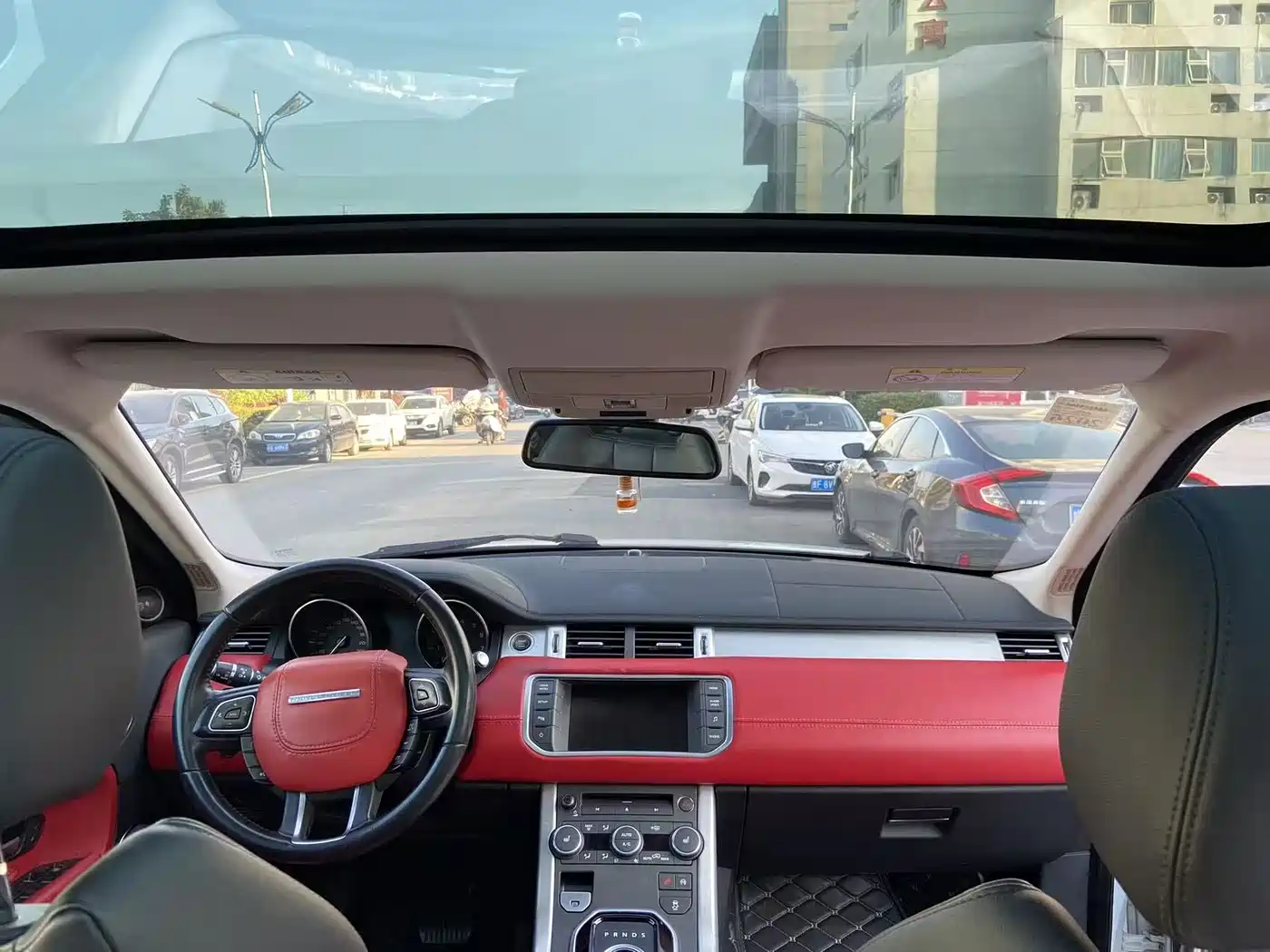 Land Rover Range Rover Evoque 2015 2.0T 5-Door Intelligent Edition фото 12