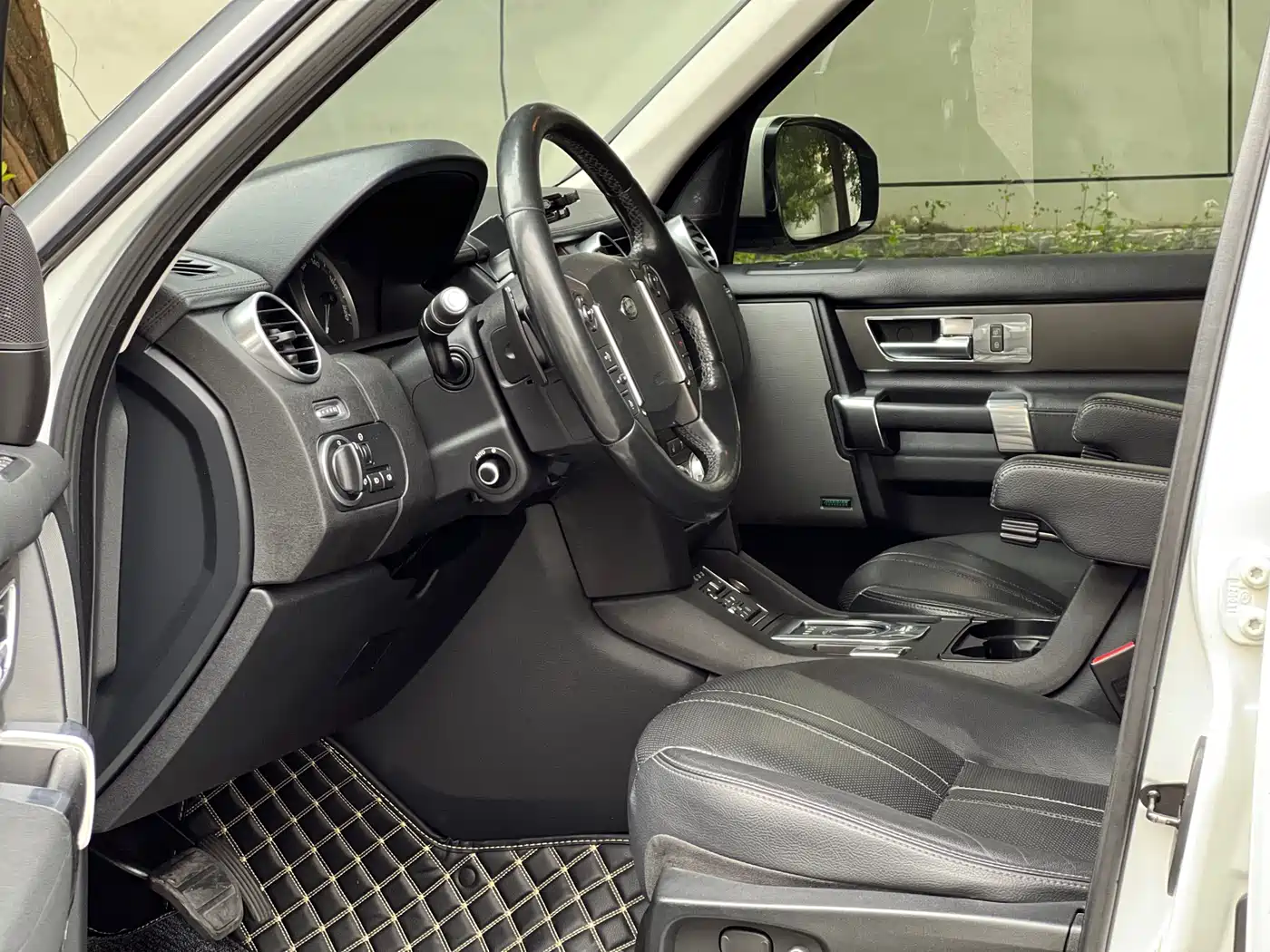 Land Rover Discovery 2016 3.0 SC V6 HSE фото 5
