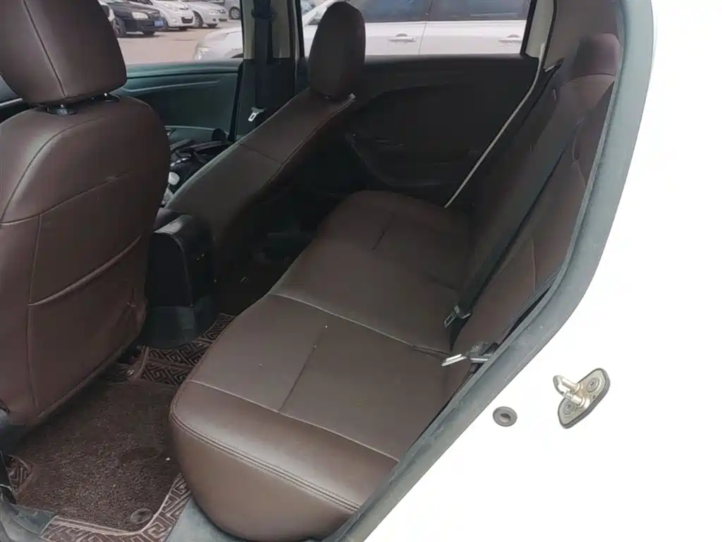 Peugeot 301 2016 1.6L Manual Comfort Edition фото 13