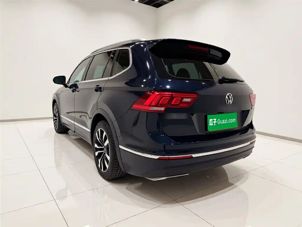 Volkswagen Tiguan L 2021 330TSI Automatic 2WD R-Line Premium фото 4