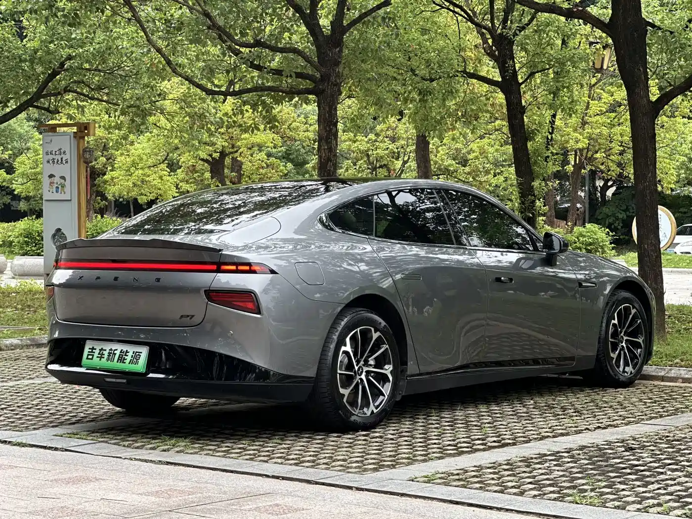 Фото 6 - XPeng P7