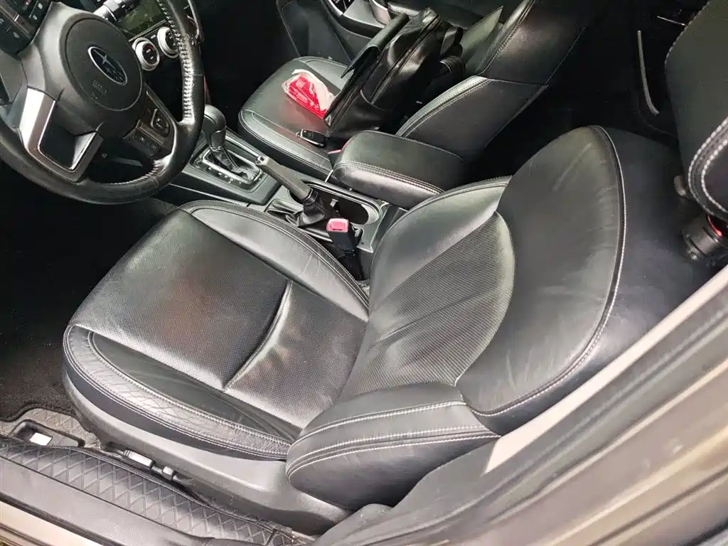 Subaru Forester 2016 2.5i Prestige Navigation Edition фото 16