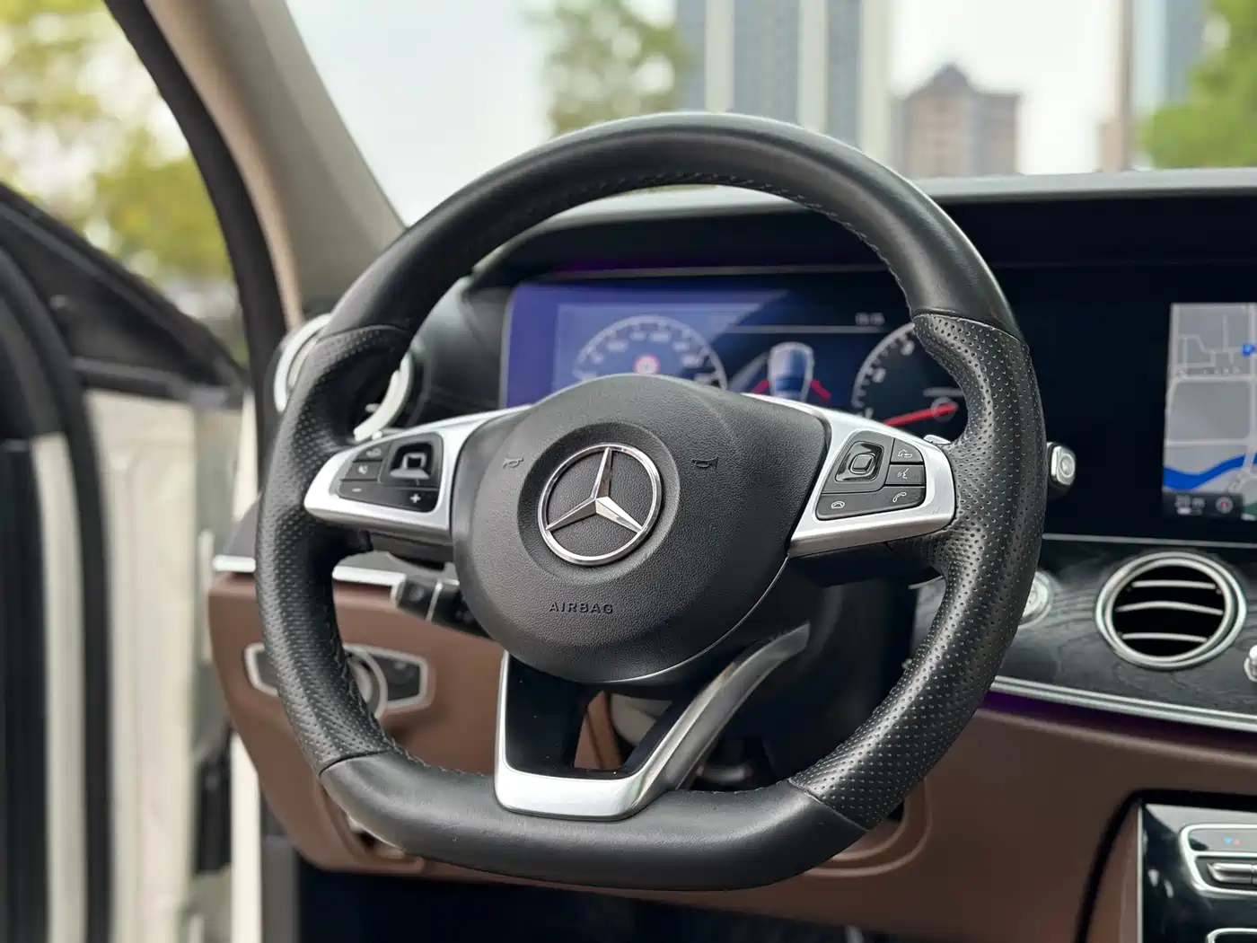 Mercedes-Benz E-Class 2016 E 200 L Sport Type фото 8