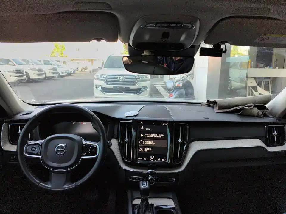 Фото 4 - Volvo XC60