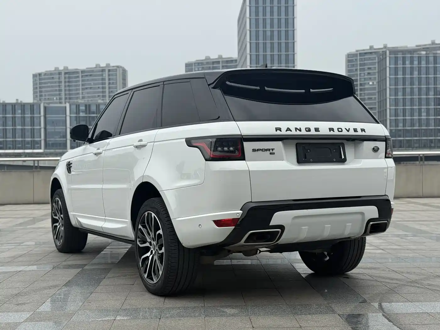 Land Rover Range Rover Sport 2022 3.0 L6 Gloss Black Edition фото 12
