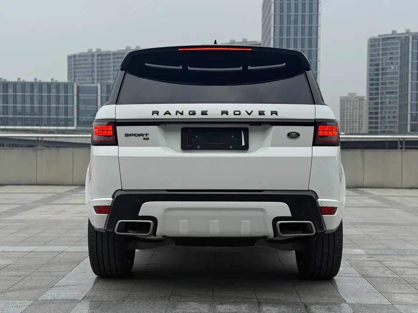 Land Rover Range Rover Sport 2022 3.0 L6 Gloss Black Edition фото 13