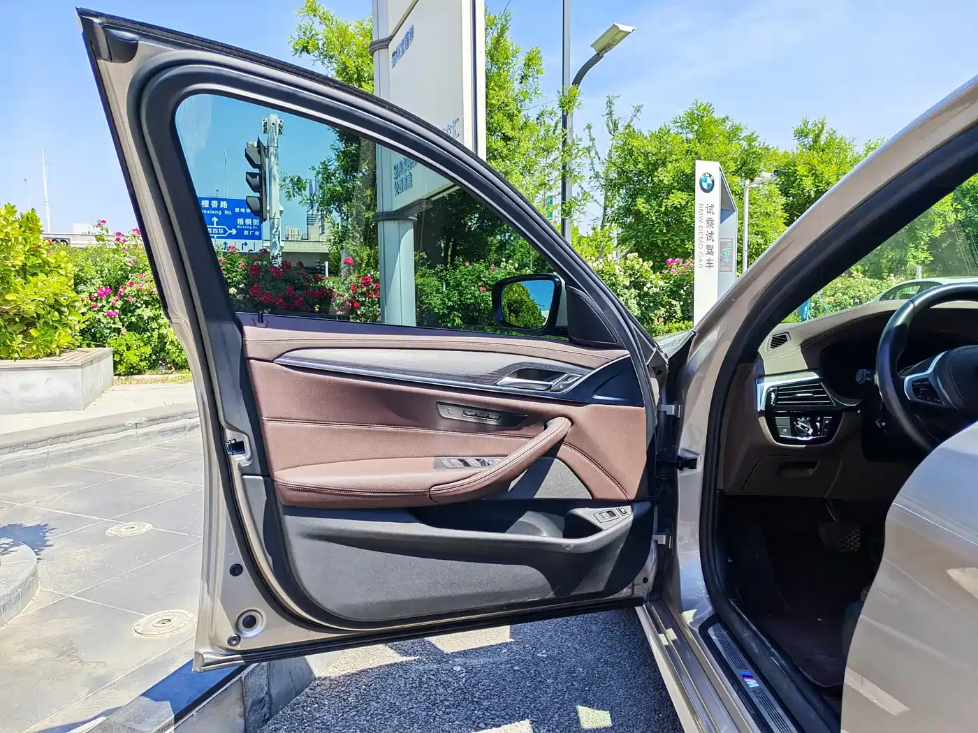 BMW 5 Series New Energy 2021 535Le M Sport Package фото 10