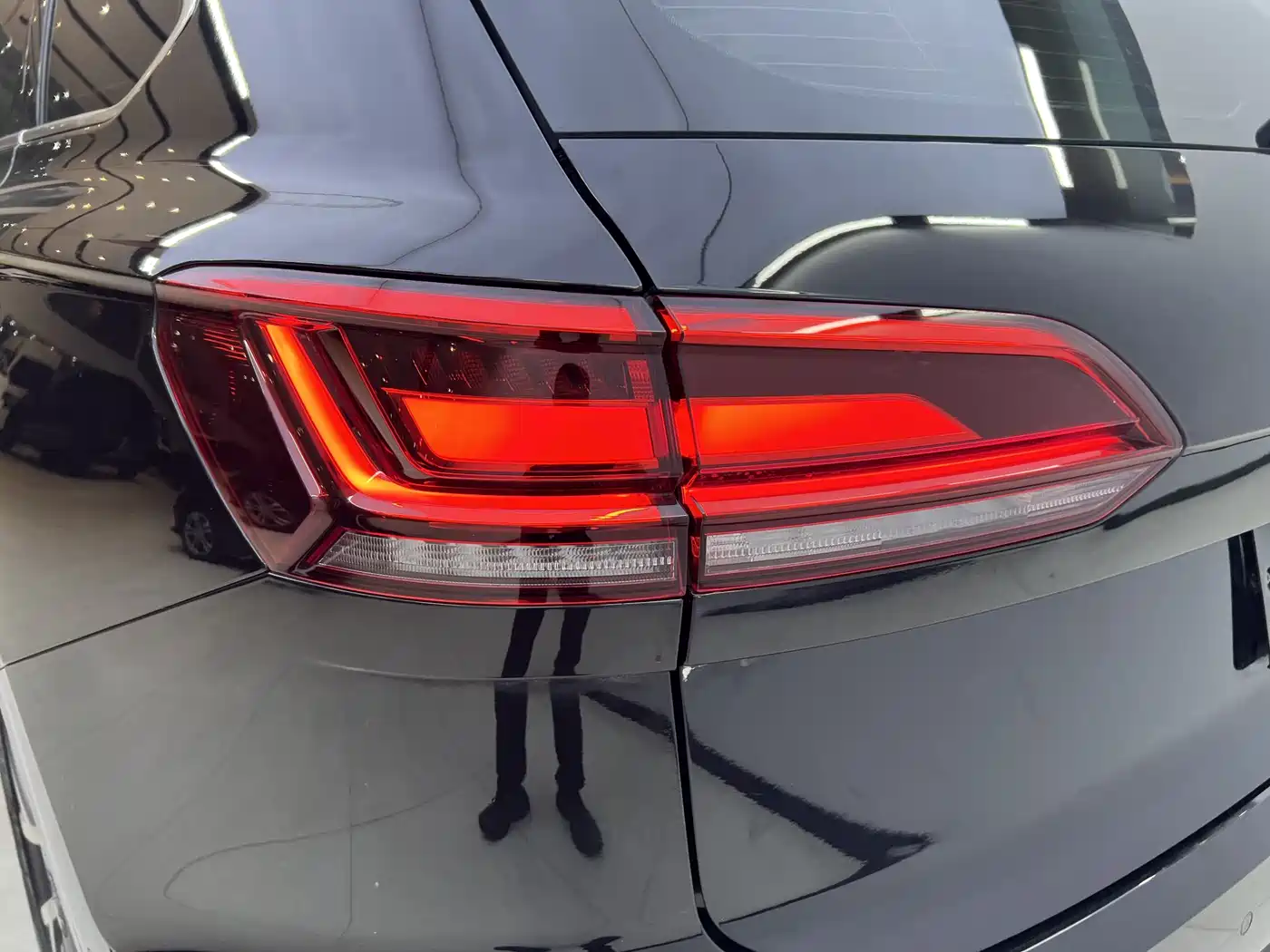 Volkswagen Touareg 2019 3.0TSI Sharp Edge Edition China VI фото 6