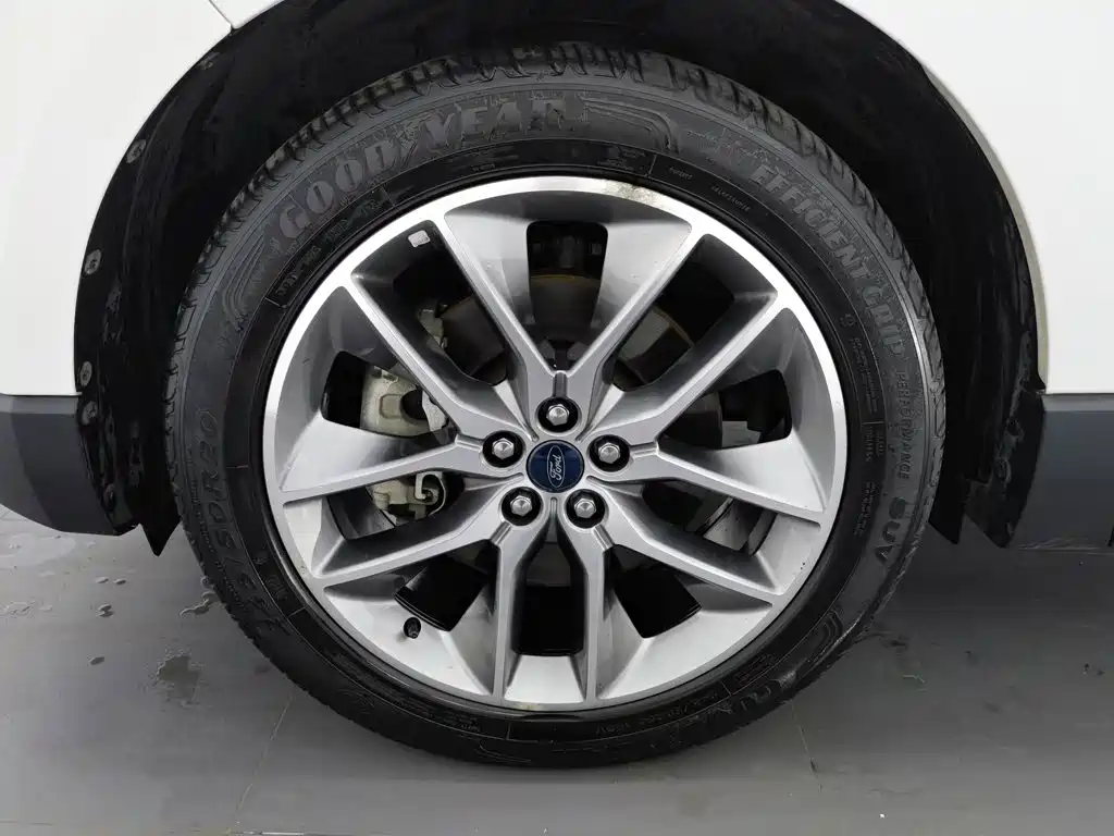 Фото 17 - Ford Edge