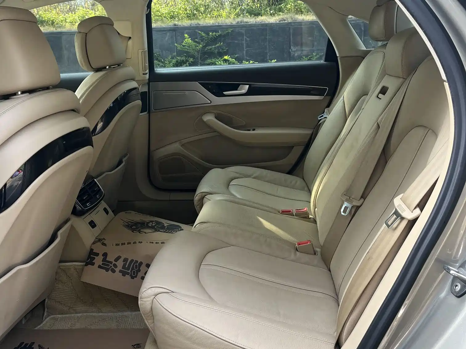 Photo 9 - Audi A8