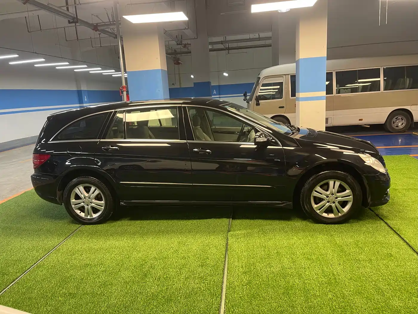 Mercedes-Benz R-Class 2010 R 350 L 4MATIC Grand Edition фото 6