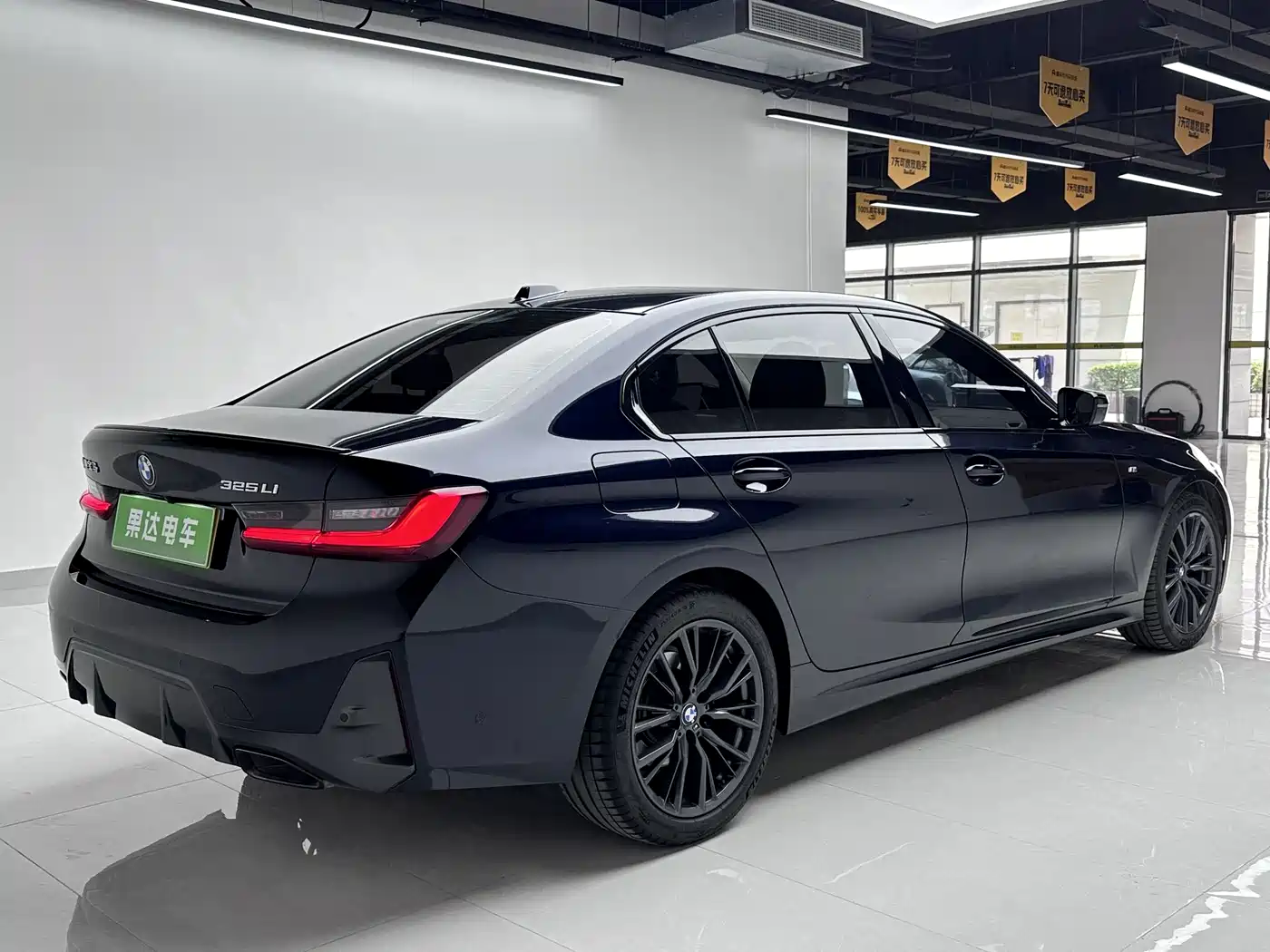 BMW 3 Series 2023 325Li M Sport Black Night Package фото 5
