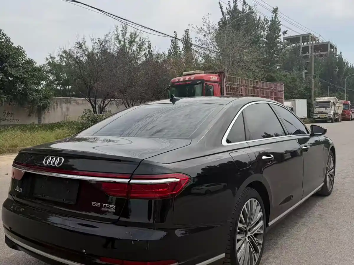 Фото 9 - Audi A8