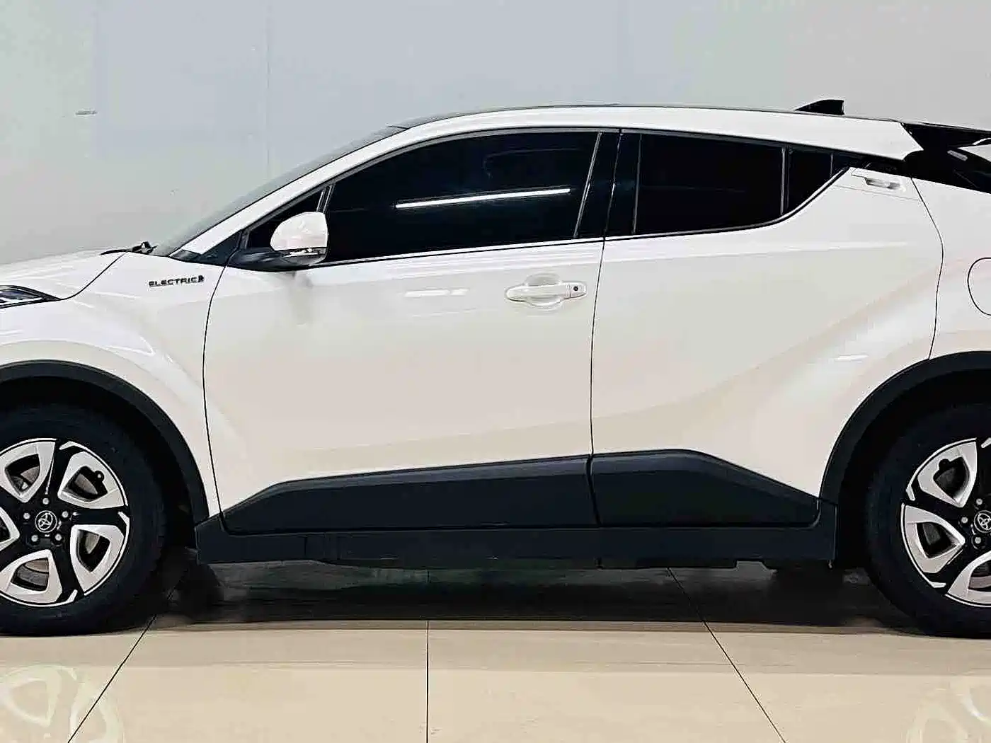 Toyota C-HR EV 2020 Luxury Sunroof Edition фото 5