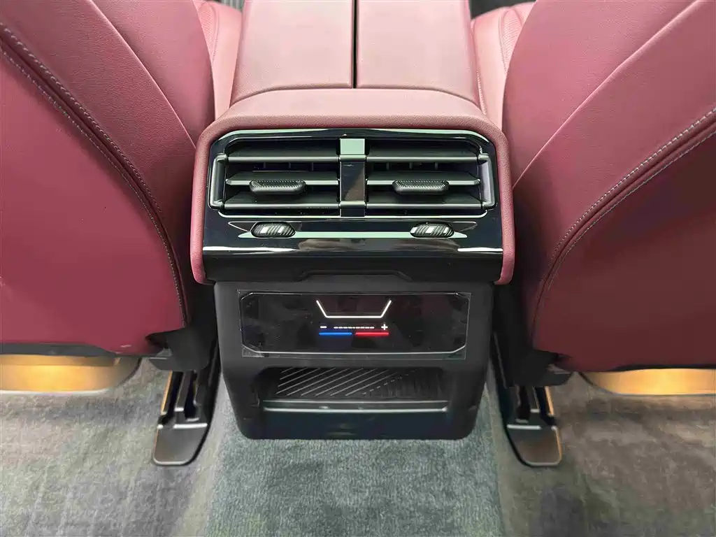 BMW 5 Series 2025 530Li xDrive M Sport Package фото 12