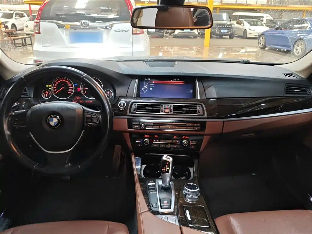 BMW 5 Series 2014 528Li Leading Edition фото 6