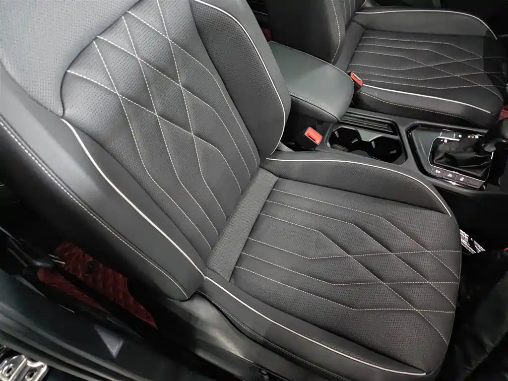 Volkswagen Tiguan L 2023 330TSI Auto 2WD R-Line Premium Edition фото 20