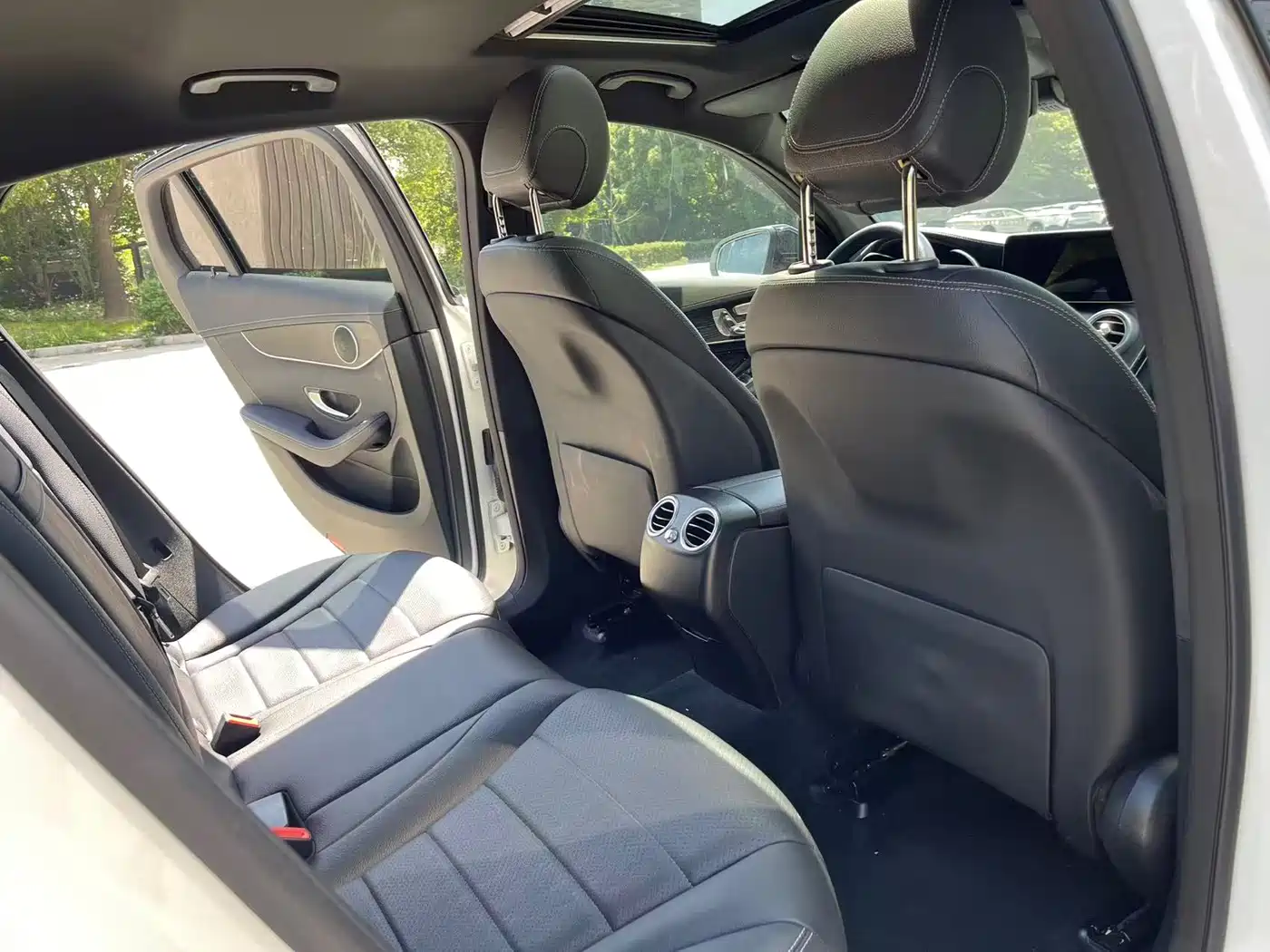Mercedes-Benz GLC Coupe 2021 GLC 300 4MATIC Coupe SUV фото 13