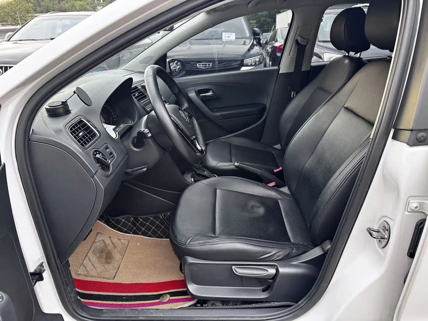 Volkswagen Polo 2016 1.6L Automatic Comfort фото 5