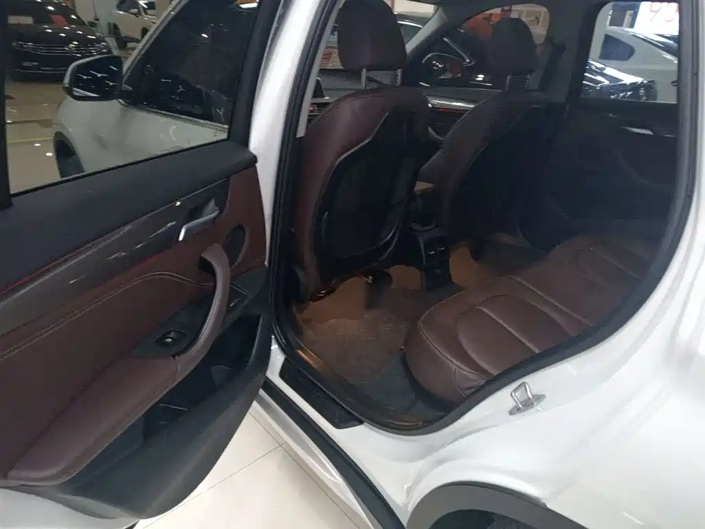 BMW X1 2016 sDrive20Li Luxury Model фото 17
