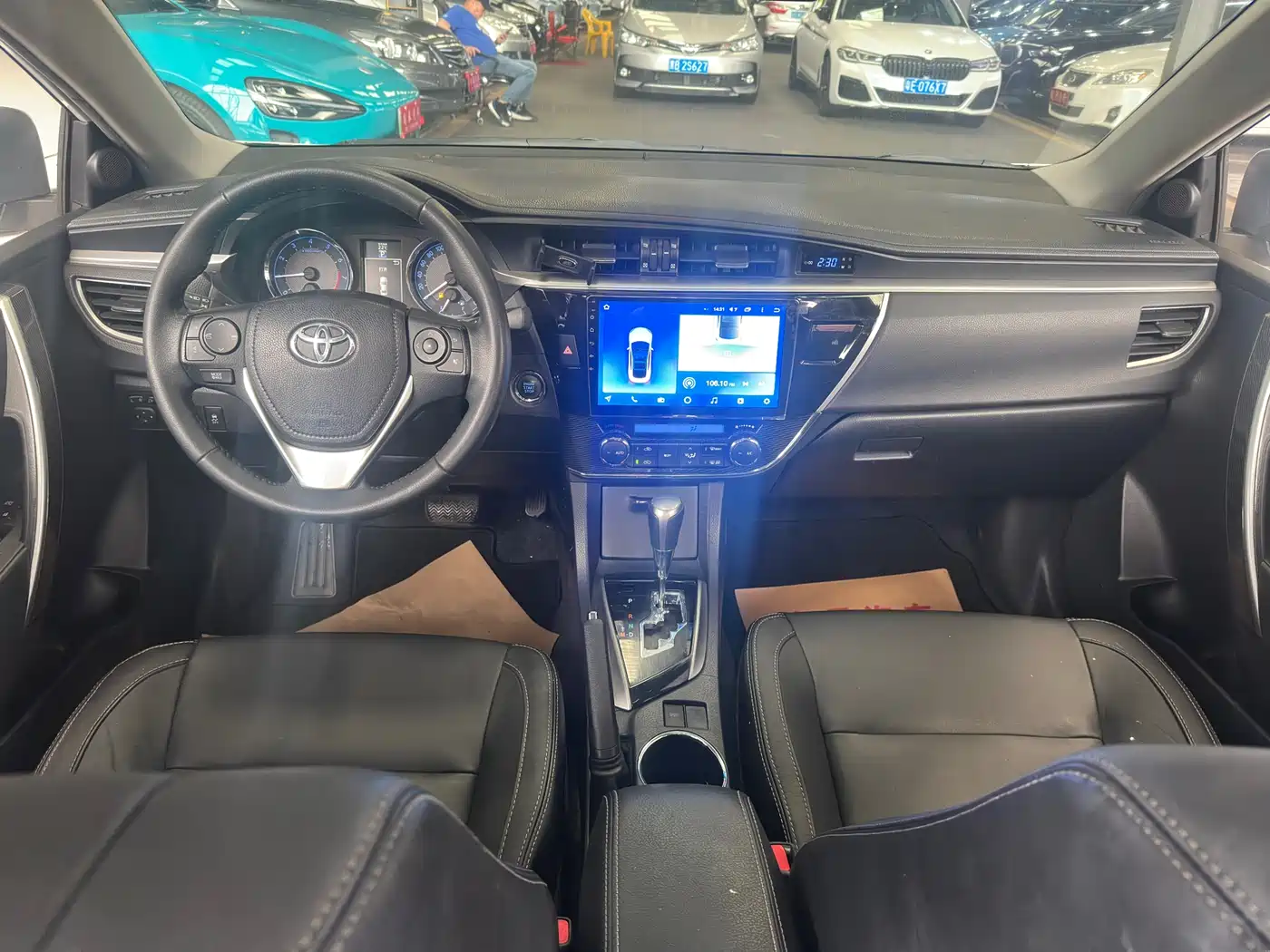 Toyota Corolla 2014 1.8L CVT GLX-i фото 12
